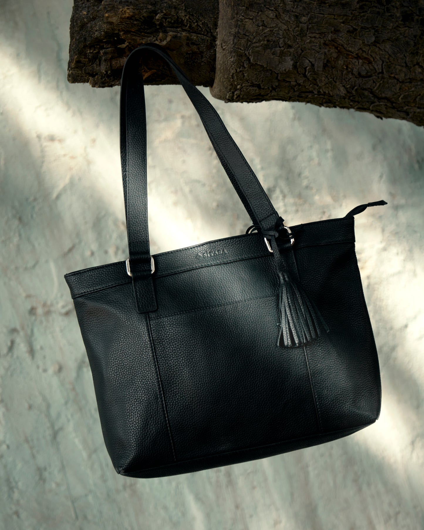 Black Shoppers Leather Bag