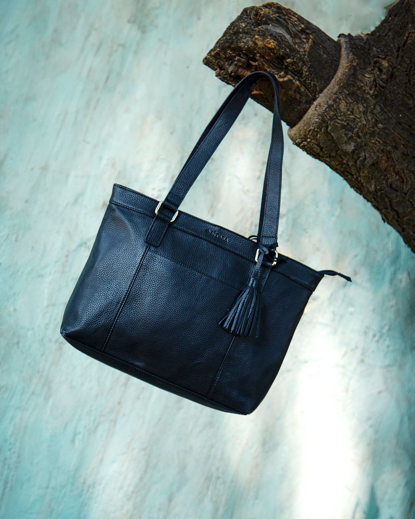 Black Shoppers Leather Bag